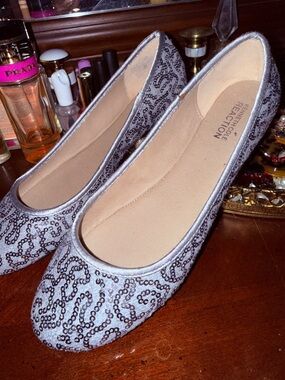 Kenneth Cole Reaction Silver Sequin Ballet Flats with Black Bead Swirl